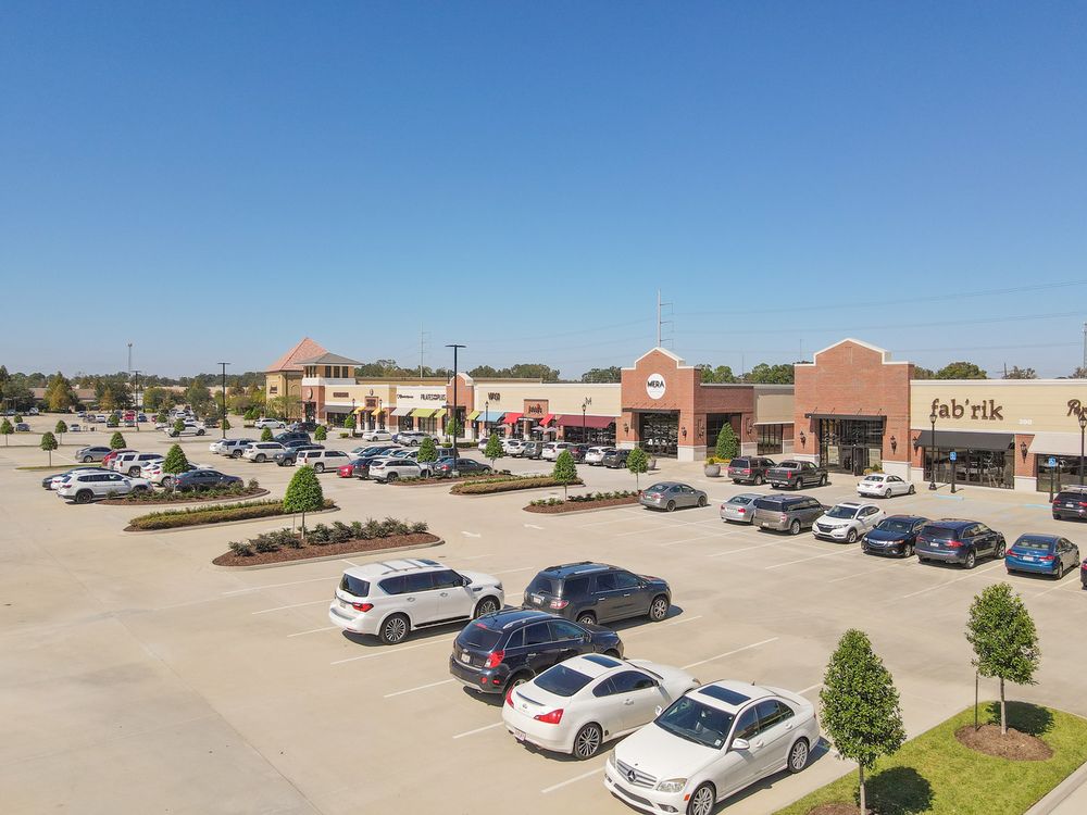 Highland Park Marketplace: 18300-18400 Old Perkins Road East, Baton Rouge, LA 70810